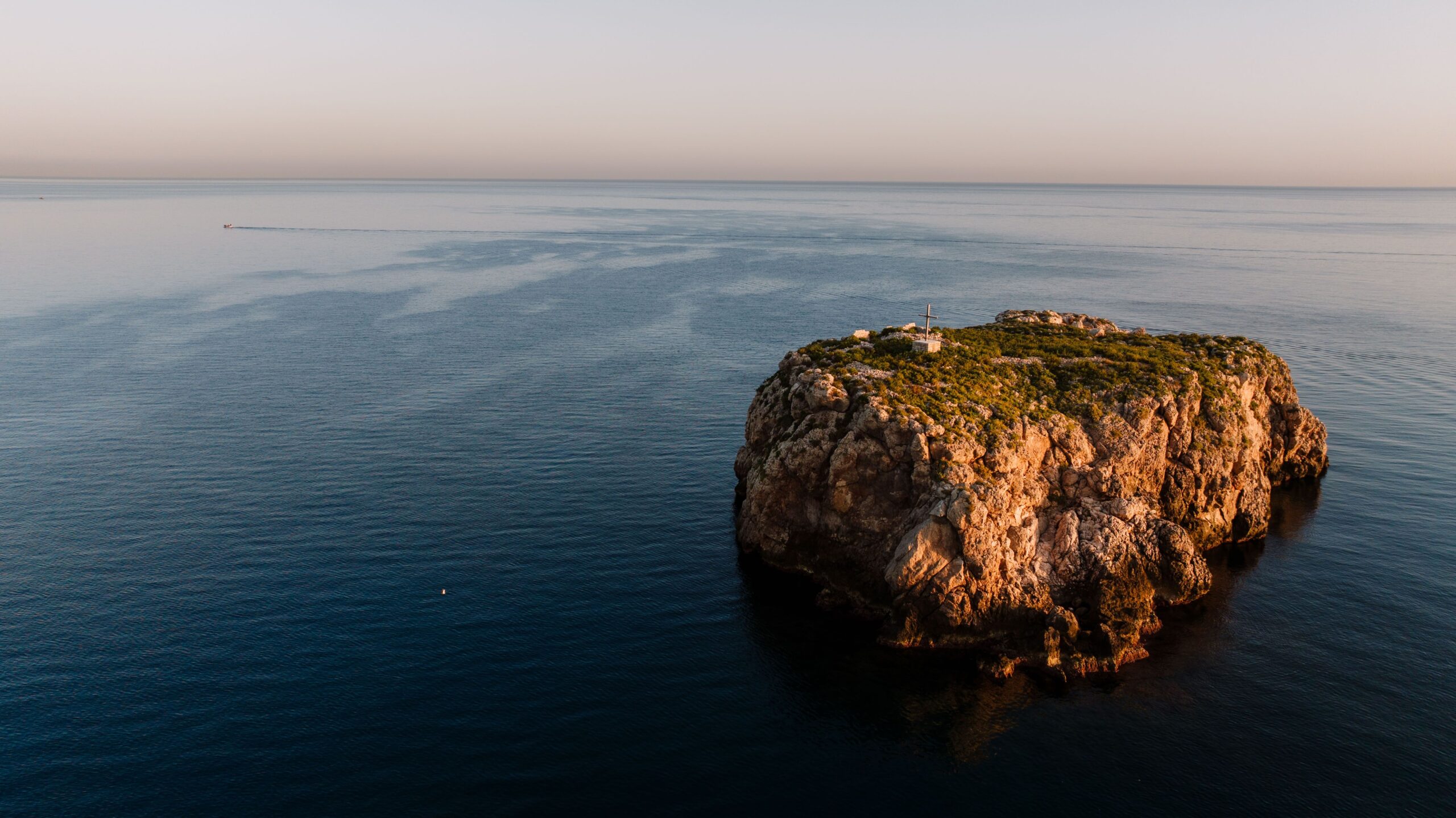 Isola o scoglio? La differenza vale duecento miglia